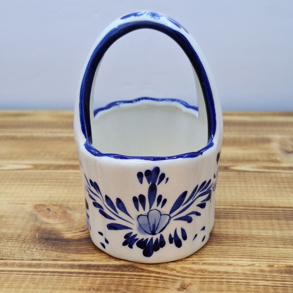 Blue and White Porcelain Handled Basket with Windmill Scene Unbranded‎ - Picture 3 of 9